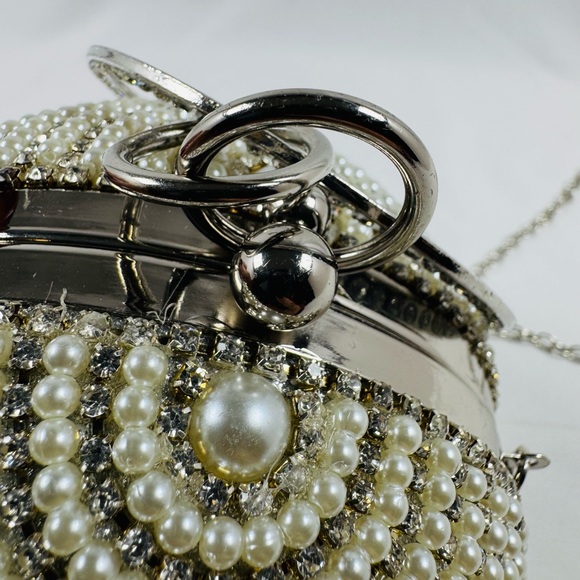 Silver Round Mini Purse Crystals Pearls Hand Or Shoulder. NWOT New Years Ball - Picture 2 of 13